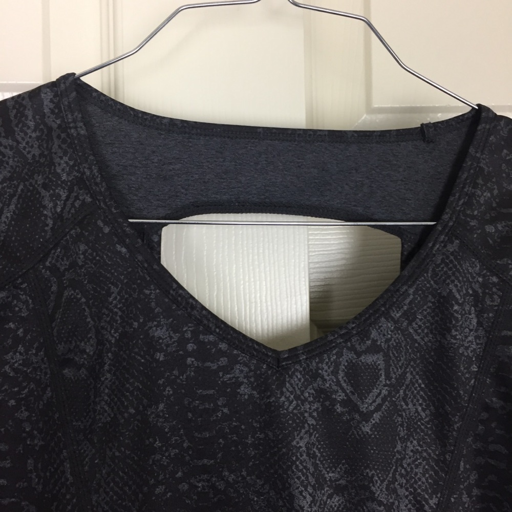 Mondetta Cutout Snake Print Athletic Running Top - Picture 4 of 7